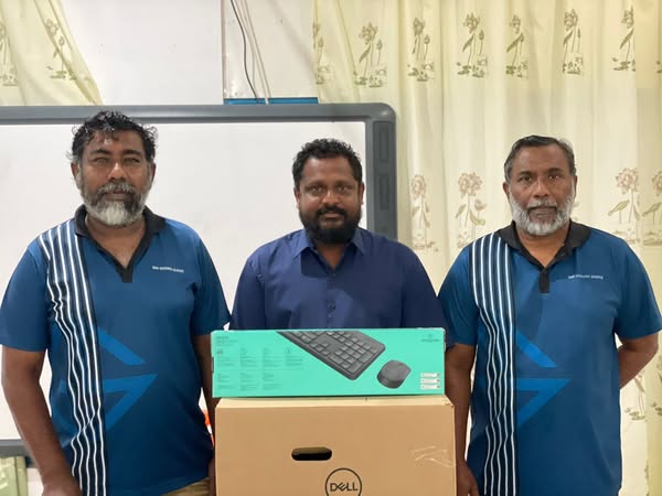 ކައުންސިލްގެ ފަރާތުން ގޮއިދޫ ސްކޫލަށް 10 ސީޕީޔޫ ހަދިޔާކުރުން